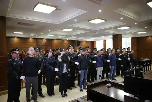 程维应战美团打车:尔要战,便战;网曝万达网科超千