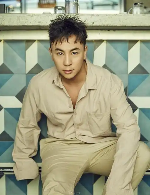 虽然释小龙已经长大,但在喜欢他的粉丝心中,他永远是那个机灵的"小