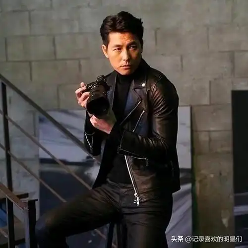 一起来看看韩国这两位帅气迷人十足的大叔级别男演员吧!