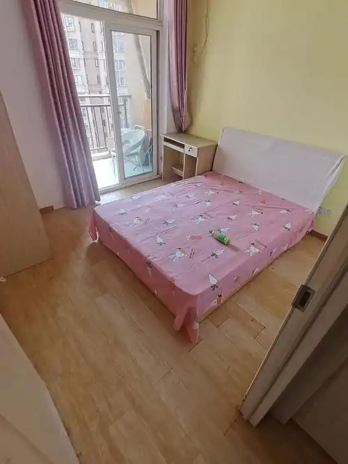 光谷附近单间600-1200租房子可以联系我