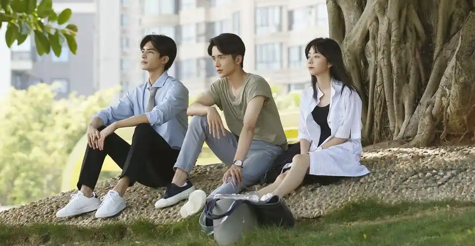 《以家人之名》全网都在骂陈婷,但剧中这个女人更令人窒息