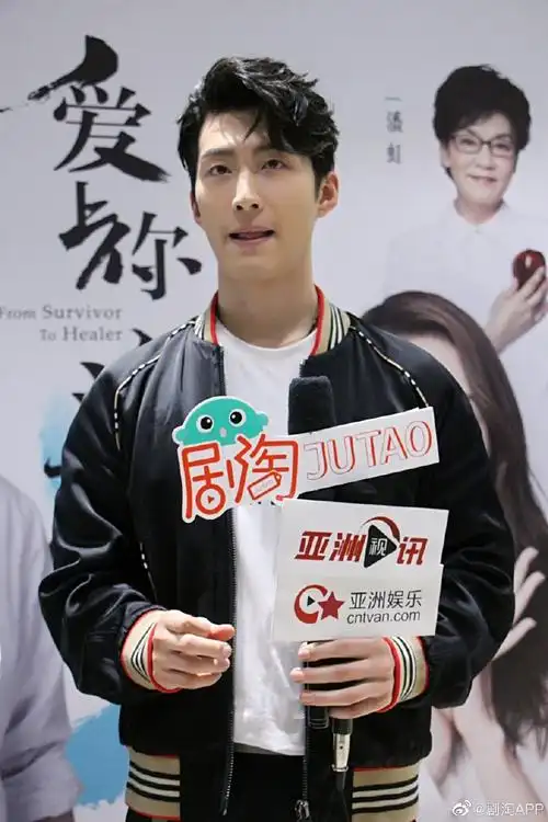 剧淘直播#窦骁超话#窦骁爱上你治愈我#今日营业,太帅气了,期待#爱上