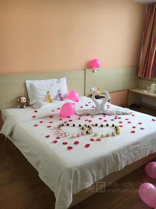 七夕专享浪漫情侣房 (qi xi zhuan xiang lang man qing lü fang)