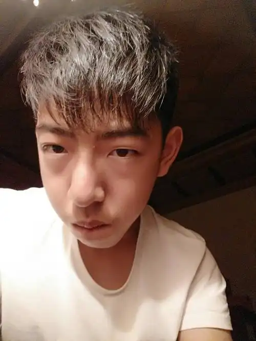 我16岁,初三,我想要剪一个看着清新,舒适的长一些的发型(我1.