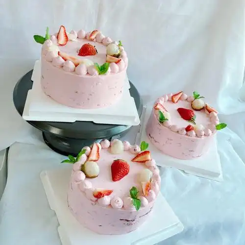 玫瑰荔枝覆盆子草莓千层慕斯蛋糕