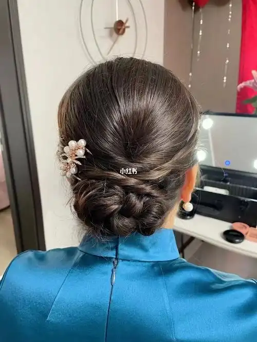 妈妈婆婆简约大气盘发