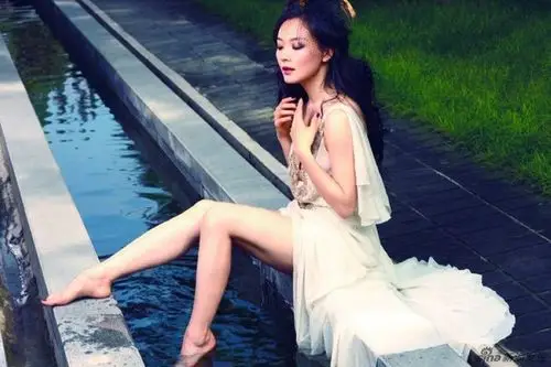 陈数黑白写真优雅绽放 喜欢的杨天真