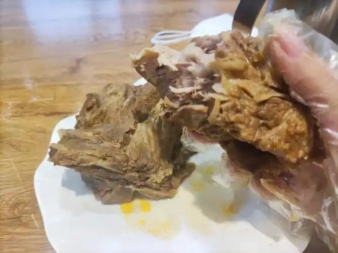 向大家推荐郑州最好吃的手撕大骨头