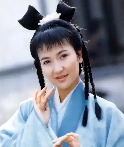 小青陈美琪在《新白娘子传奇》中的五种造型,图二最俏皮可爱