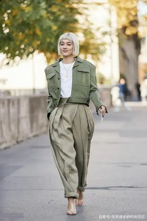 萝卜裤怎么搭配好看?搭西装干练大气,配短上衣利落有型