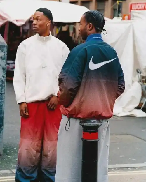 逛完一眼望到头的supreme上海店聊3点感受