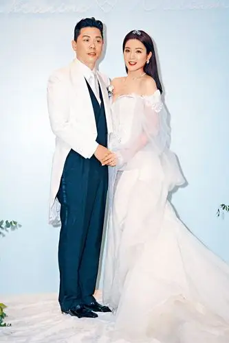 苟芸慧透视婚纱出嫁 望生4个