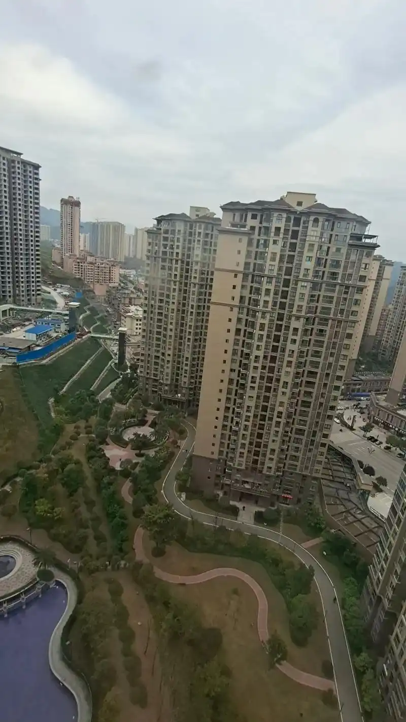 龙城华府三期30楼,4房2厅2卫,63.8万可谈,清水,钥 - 抖音