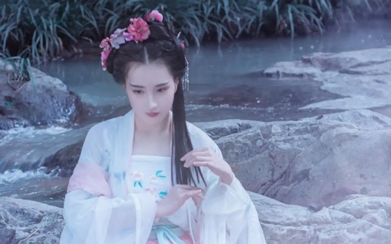 气质古装美女唯美高清桌面壁纸