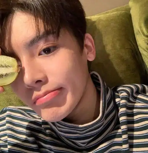 【微信头像】侯明昊