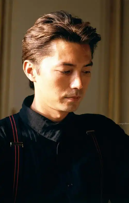 上看见的尊龙近照