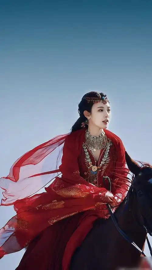东宫小枫彭小苒红衣造型欣赏每一张都是盛世美颜啊