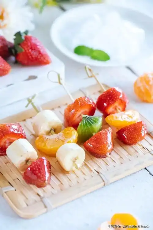 优美水果冰糖葫芦晶莹透亮美滋滋