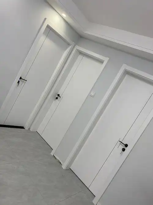 白色卧室门