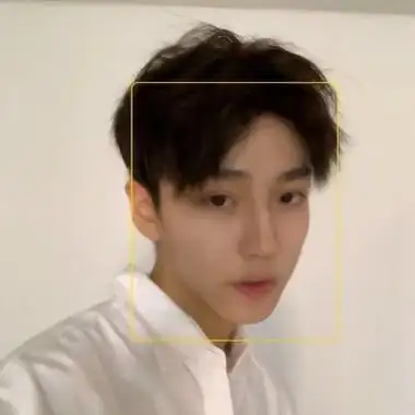 男生图片帅气阳光少年自拍头像