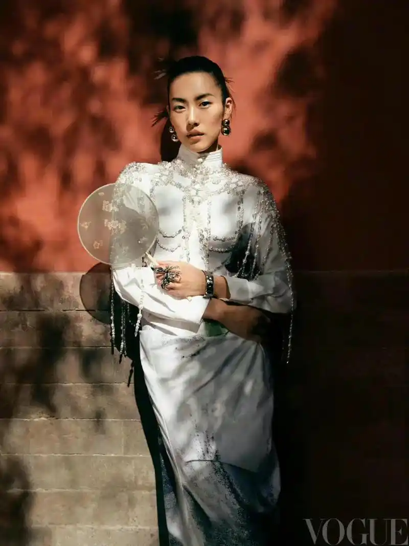 刘雯《vogue服饰与美容》云游故宫大片 拍摄了一组时装大片 - 抖音