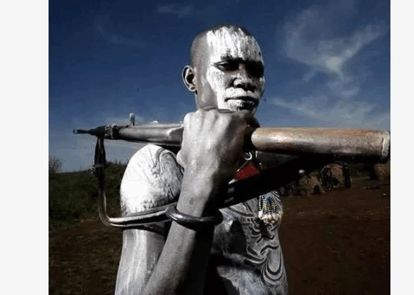 奇闻:非洲部落的巨阴族,从小吃牛的排泄物!没想到竟然有大象鼻_word文