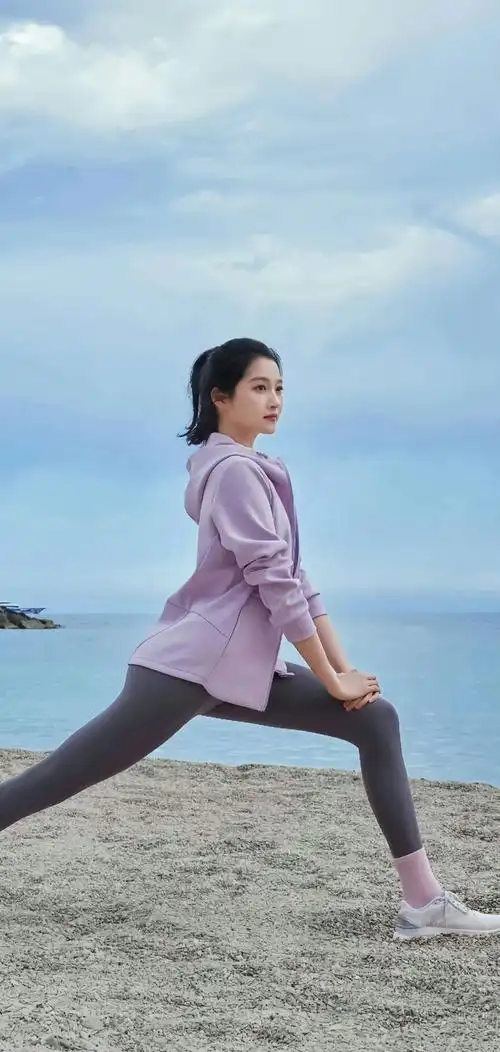 关晓彤瑜伽图曝光,大长腿细到爆炸!美到让人心动!|健美|动作_网易订阅