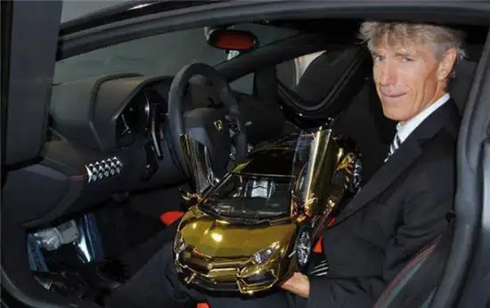 模型售价高达2000多万,堪比一辆顶级的超跑,这完全就是土豪们的玩物