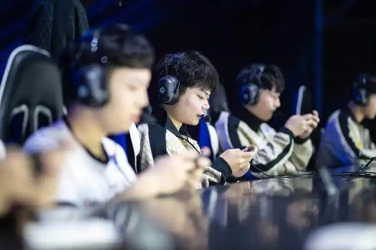 让邓亚萍儿子打退堂鼓的电竞圈记者调查原来选手收入相差这么大