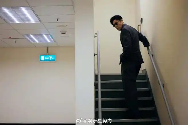 于和伟问界m9野生销售员