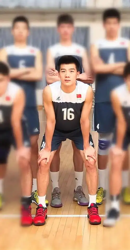 00后男排运动员火了!195大长腿的山东小哥,果然不错!