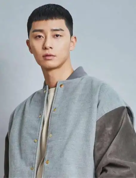 他的寸头有点帅