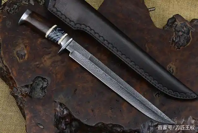 「鉴赏」纹路走向飘逸潇洒羽毛纹大马士革刀