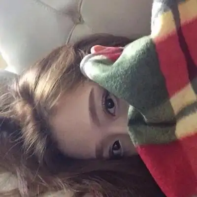 黑白半脸女生头像