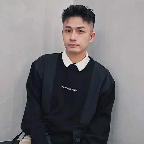 男生别再嫌弃"两边铲"发型了,试试这3款,清爽干净显帅气