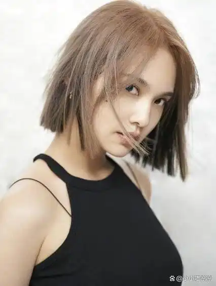 台湾偶像剧演员兼歌手杨丞琳剪下多年长发,换上一款质感十足的短发