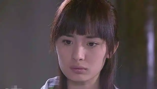 杨幂女儿正脸照曝光,遗传杨幂整容前脸型,网友称还有点像周杰伦_娱乐