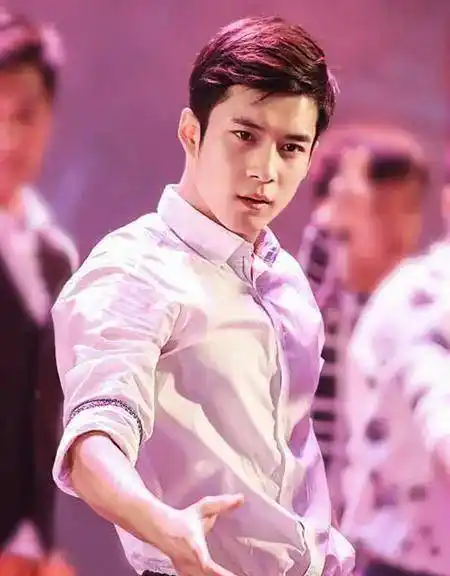 韩东君完美颜值韩东君健身照还有爆火的电影《长津湖》中韩东君扮演的