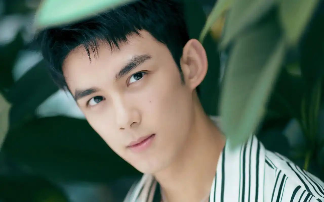 吴磊夏日帅气写真图片桌面壁纸