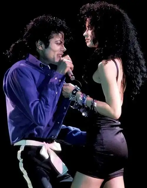 塔汀娜迈克尔杰克逊的女主角巡演时当众吻他后来终身未嫁