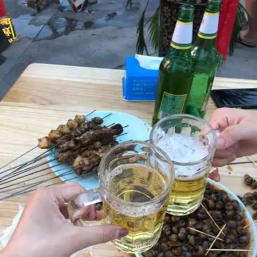 夏天来了,方建营是我吃了很多年的烧烤店,以前老去人民路那吃,后来东
