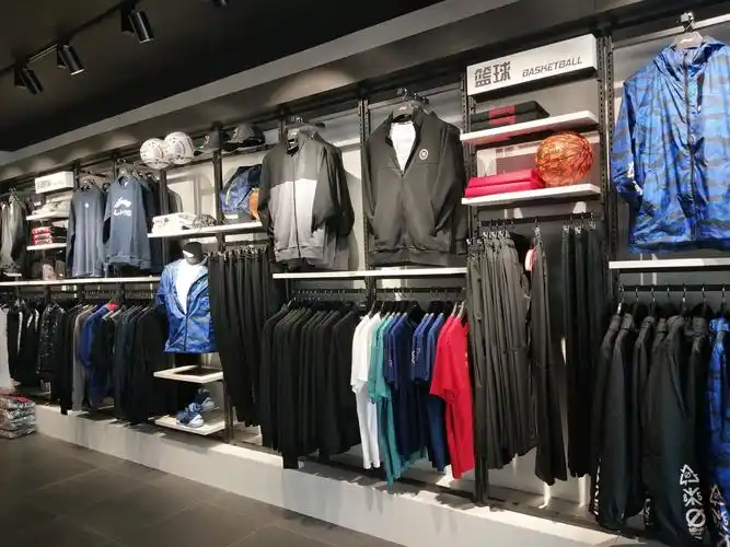 李宁店铺升级欢迎新老顾客光临