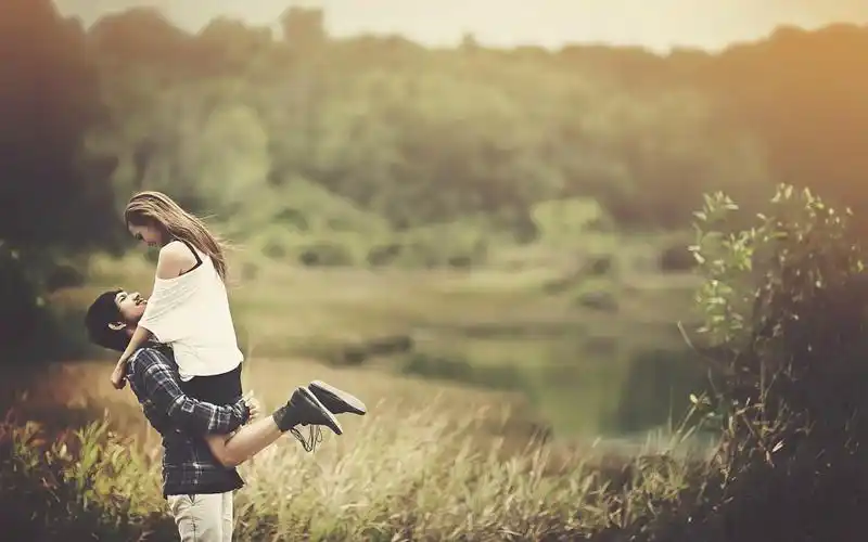 温暖甜蜜的拥抱