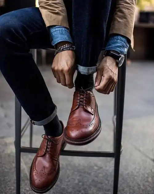 你的皮鞋只搭配西裤搭配牛仔裤换种风格