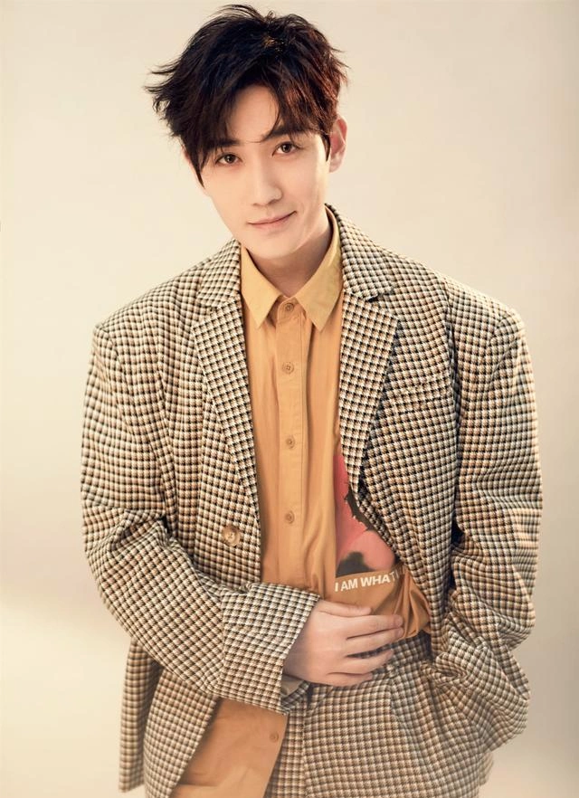 朱一龙的笑,蔡徐坤的眼神,易烊千玺的"邪魅"我给100分!