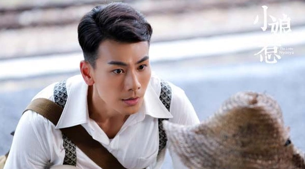 值得一提的是,这是戴向宇第二次出演电视剧《小娘惹》,更是时隔12年