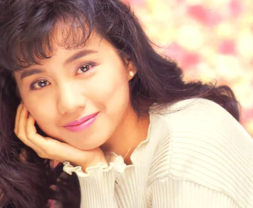 人称小邓丽君一首问情红遍大江南北如今歌喉不减当年