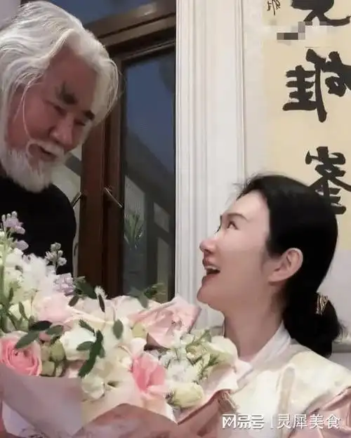 杜星霖怀孕后首发声坚信多子多福并肯定老公张纪中的生育能力