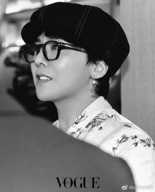 corp表示:"权志龙正在以下半年回归为目标准备新专辑,敬请期待