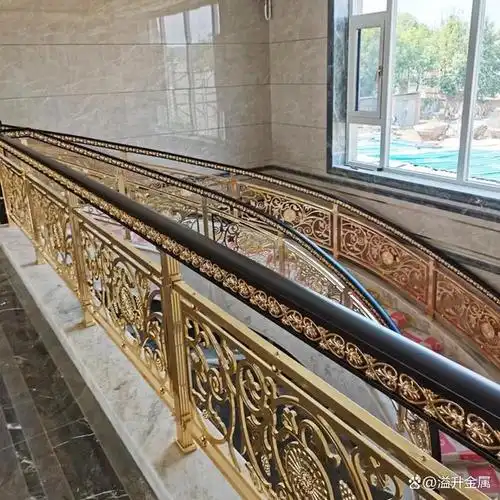 在设计和安装铜楼梯扶手时,需要考虑以下几个方面